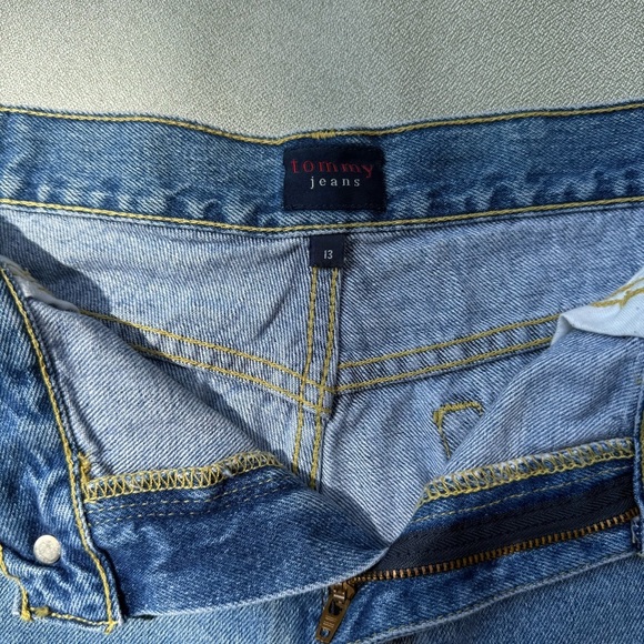 Vintage Women’s Tommy Hilfiger Jeans Denim Hipster Shorts Light Blue Wash 13 - Picture 6 of 8
